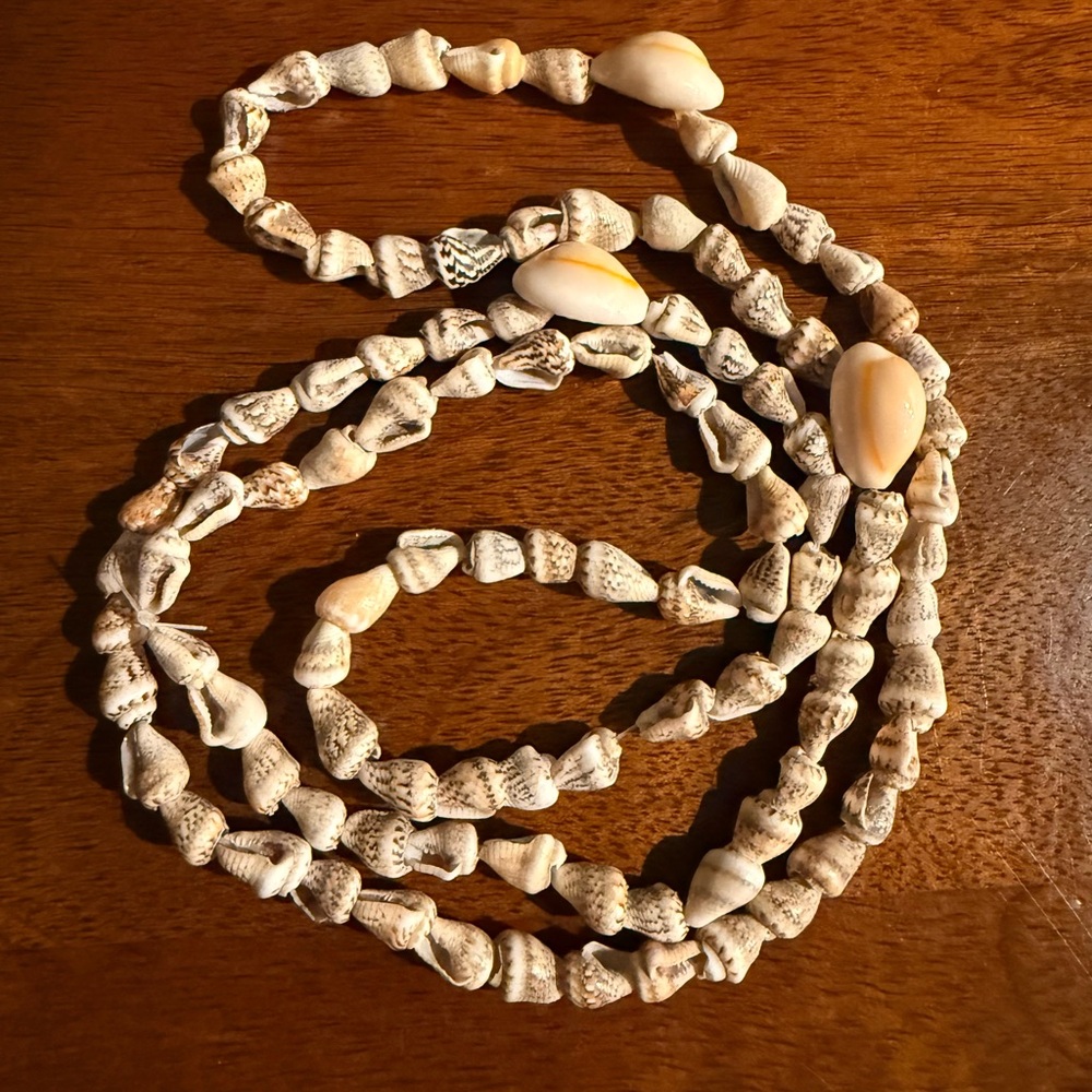 Natural Shell Necklace - Picture 3 of 3